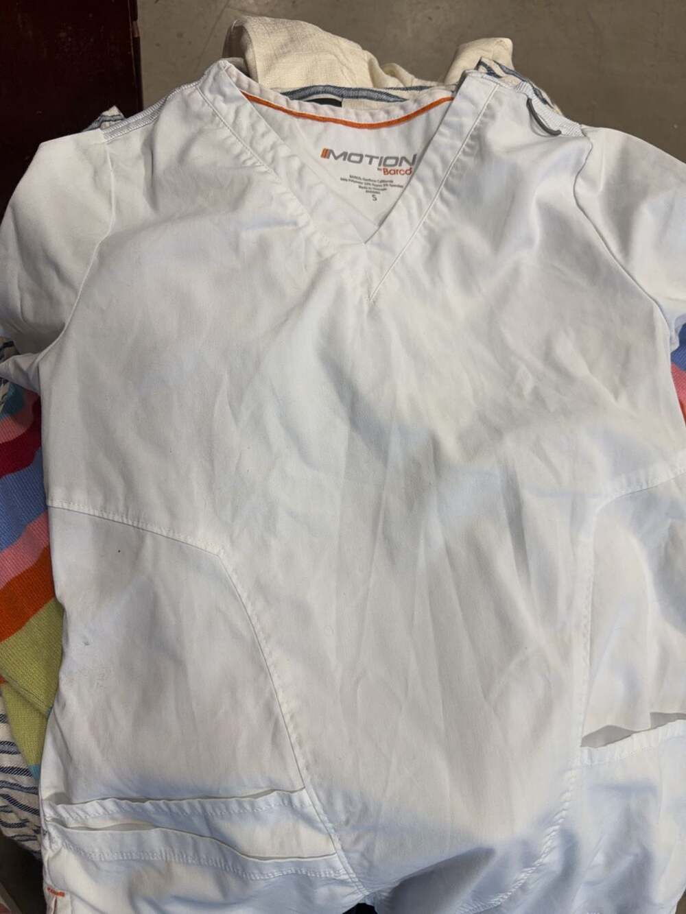 iMOTION by Barco Women's V-Neck Scrub Top White Size S